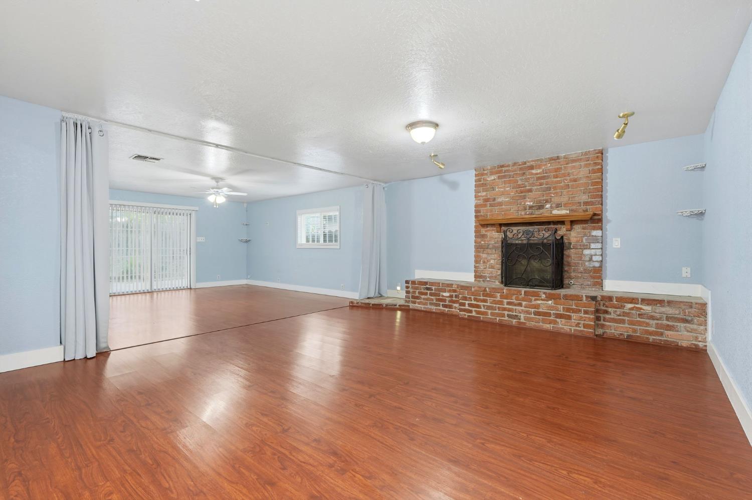 2826 E Hampton Way, Fresno, CA 93726