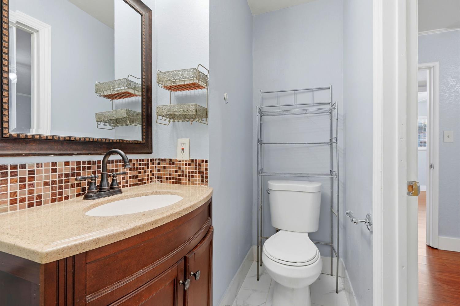 2826 E Hampton Way, Fresno, CA 93726