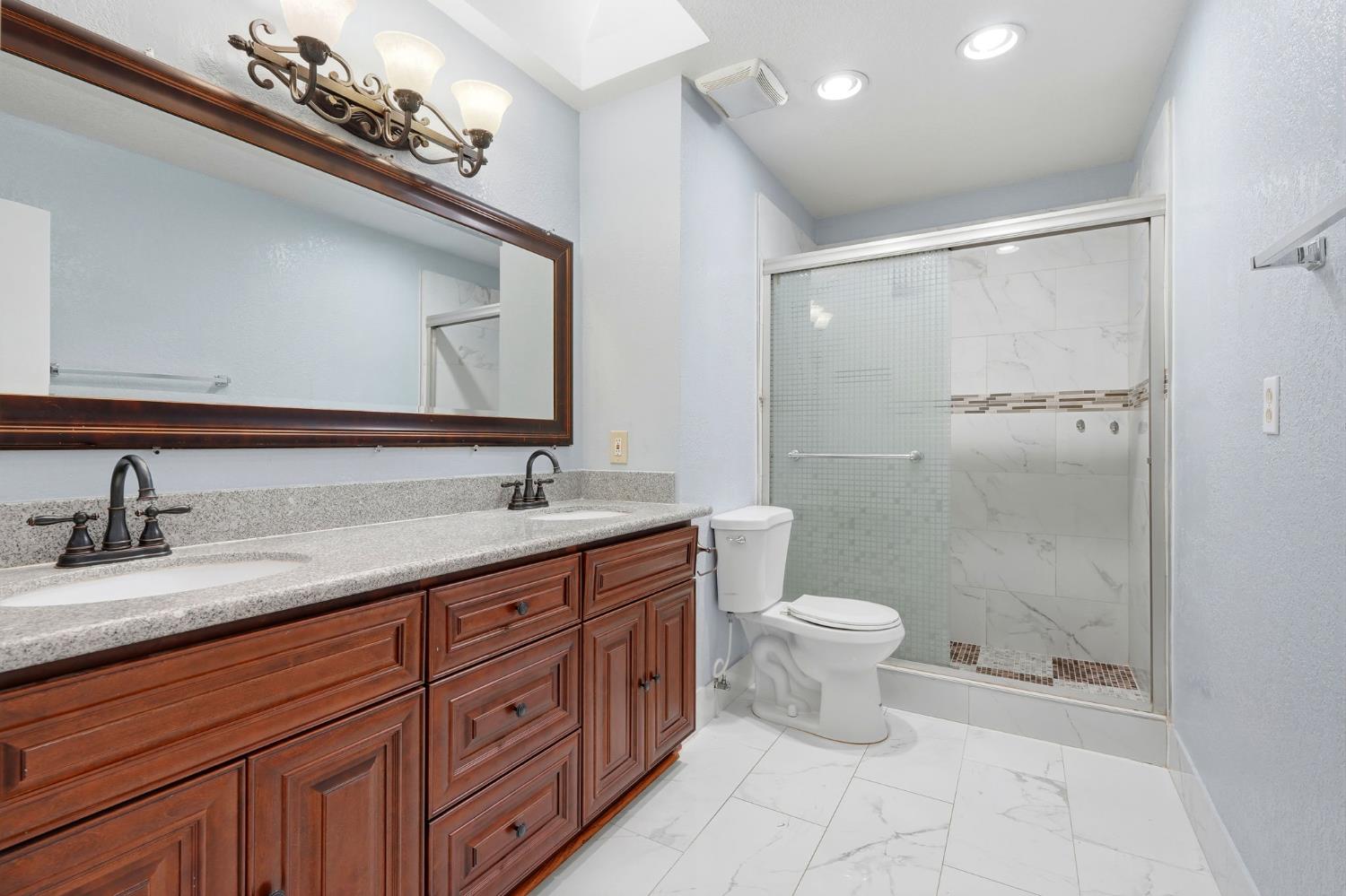 2826 E Hampton Way, Fresno, CA 93726