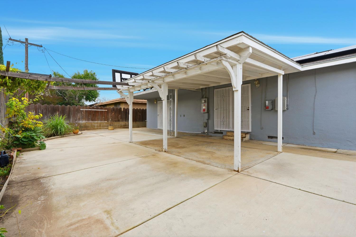 2826 E Hampton Way, Fresno, CA 93726