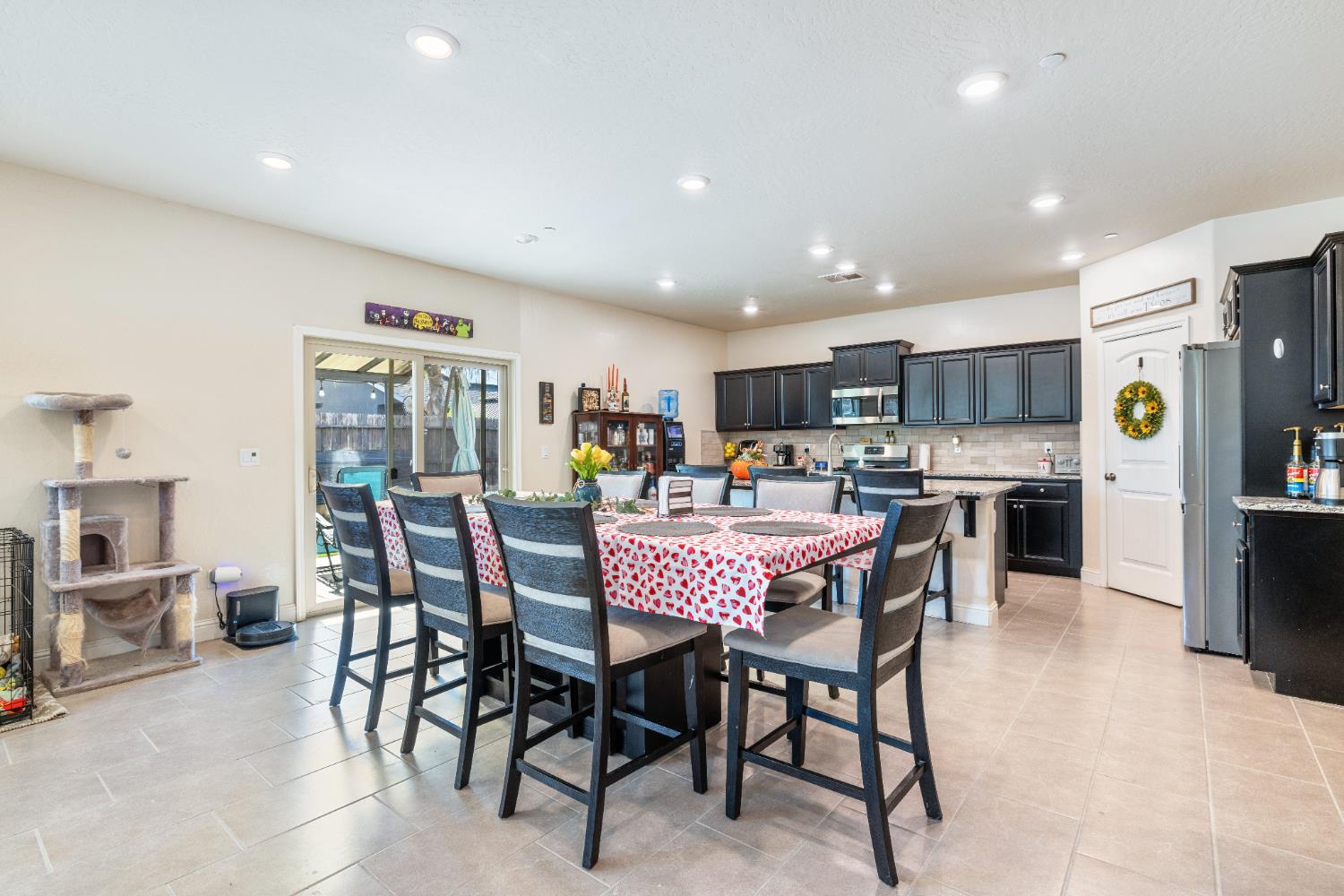 5265 W Lamona Ave, Fresno, CA 93722