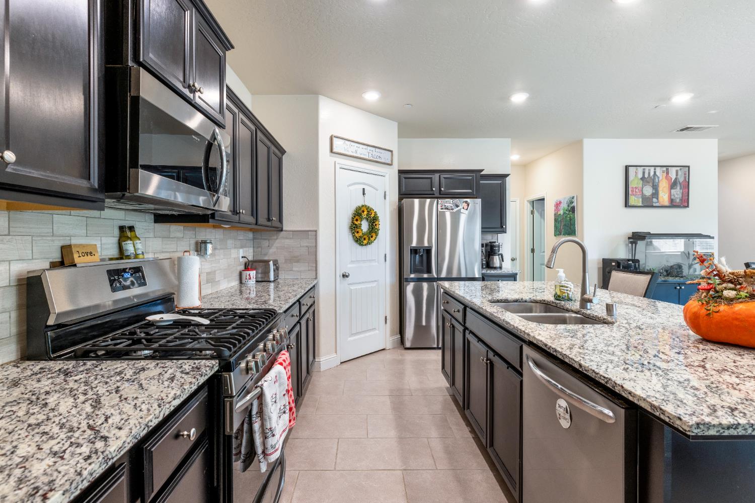 5265 W Lamona Ave, Fresno, CA 93722