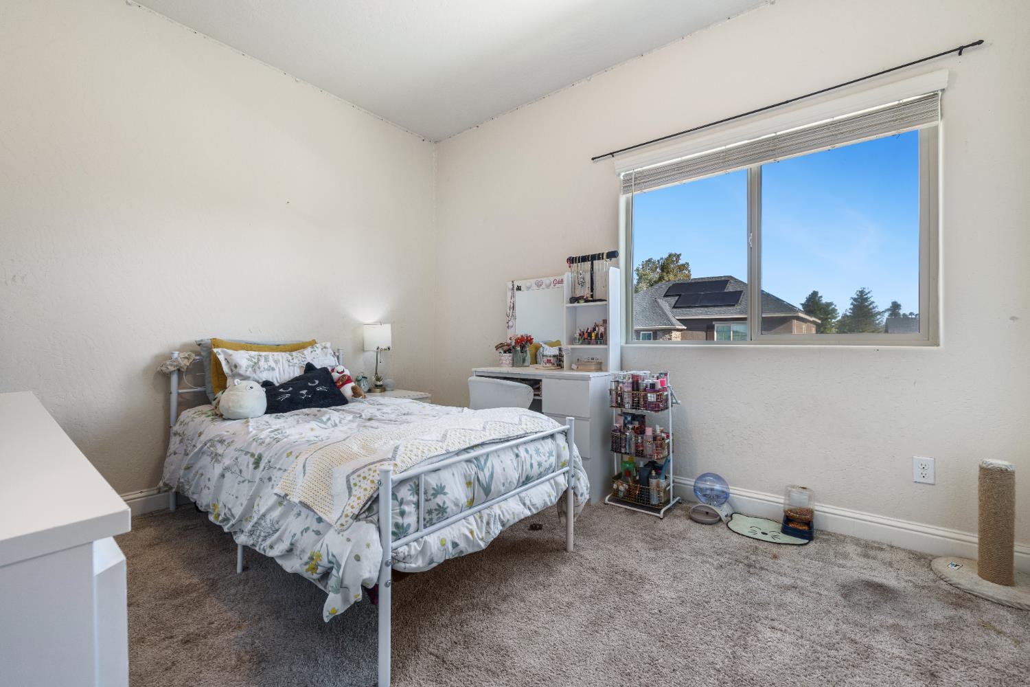 5265 W Lamona Ave, Fresno, CA 93722