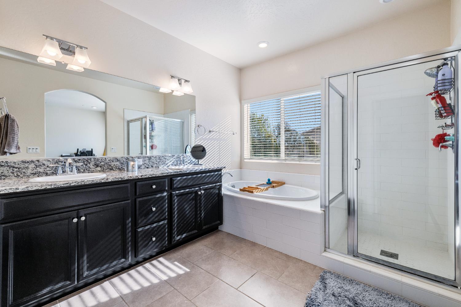 5265 W Lamona Ave, Fresno, CA 93722