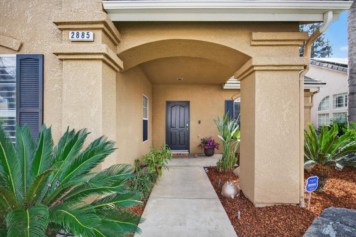 2885 E Ryan Ln, Fresno, CA 93720