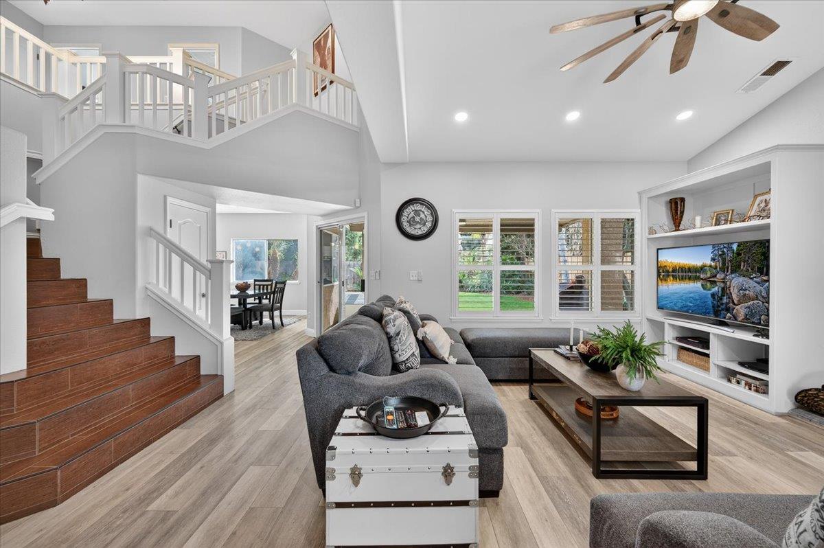 2885 E Ryan Ln, Fresno, CA 93720