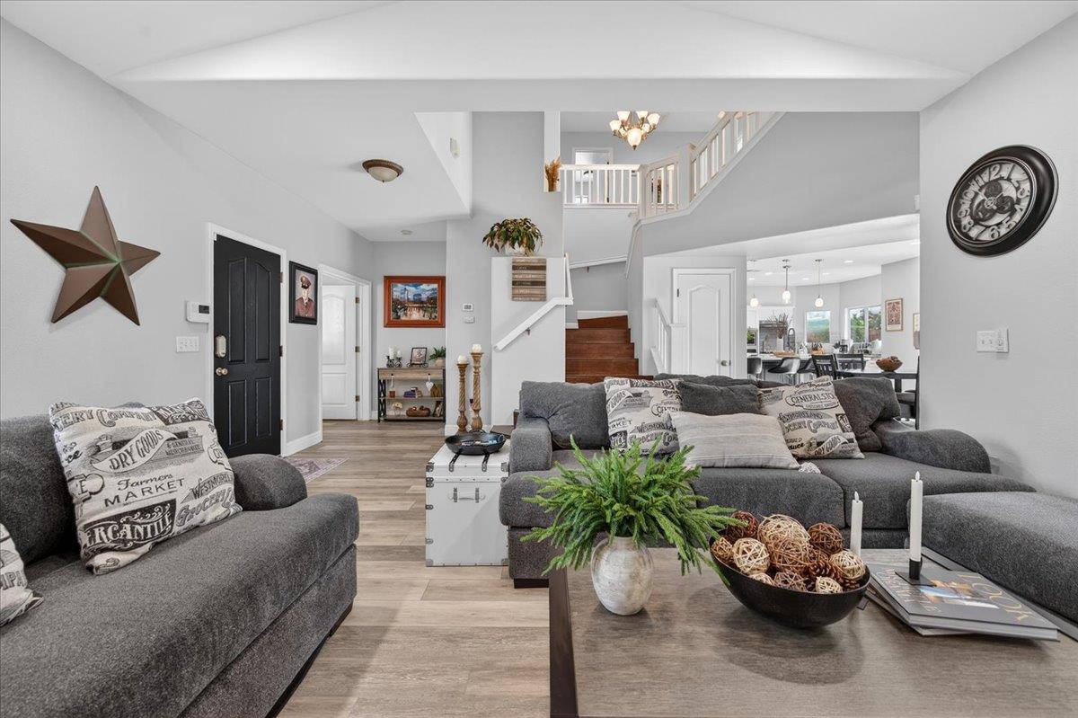 2885 E Ryan Ln, Fresno, CA 93720