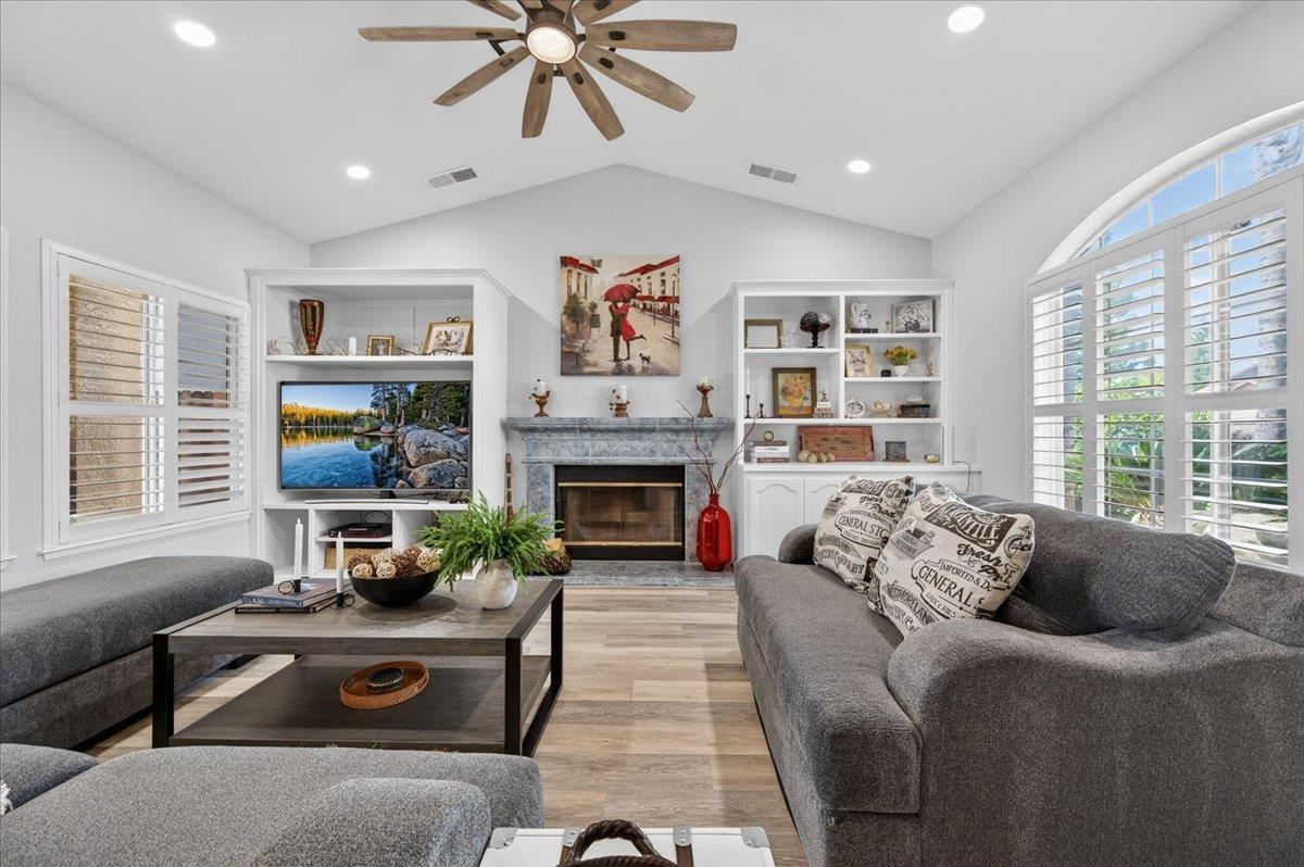 2885 E Ryan Ln, Fresno, CA 93720