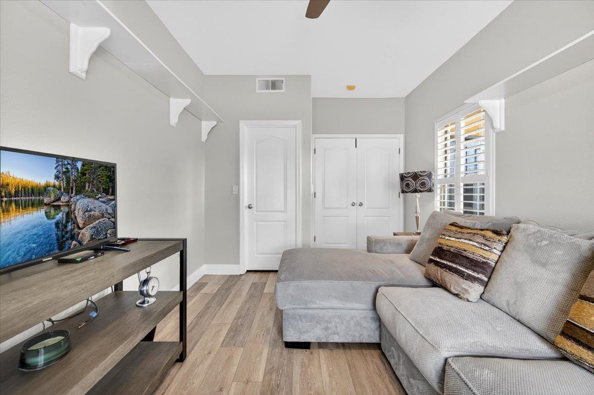 2885 E Ryan Ln, Fresno, CA 93720