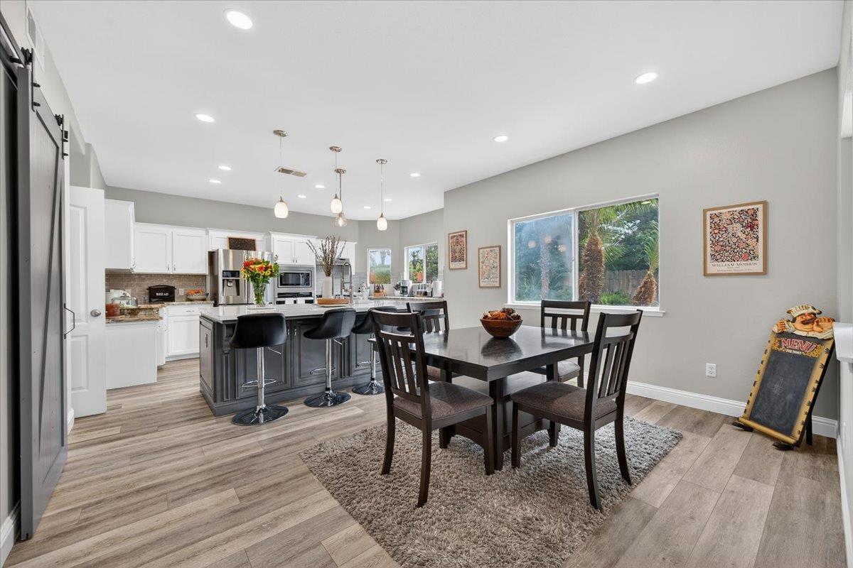 2885 E Ryan Ln, Fresno, CA 93720