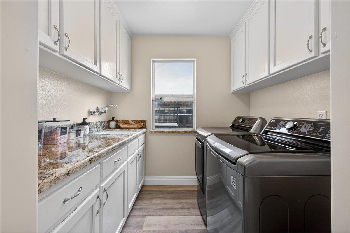 2885 E Ryan Ln, Fresno, CA 93720