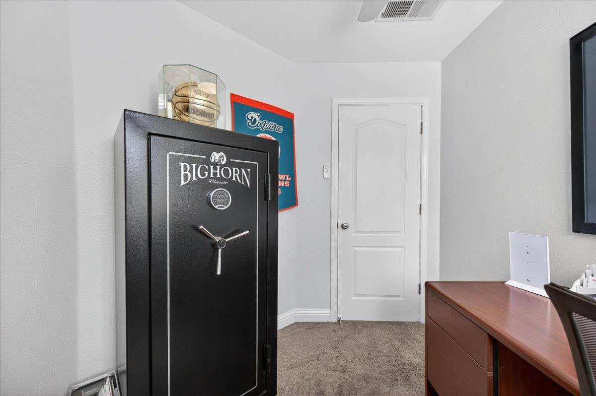 2885 E Ryan Ln, Fresno, CA 93720