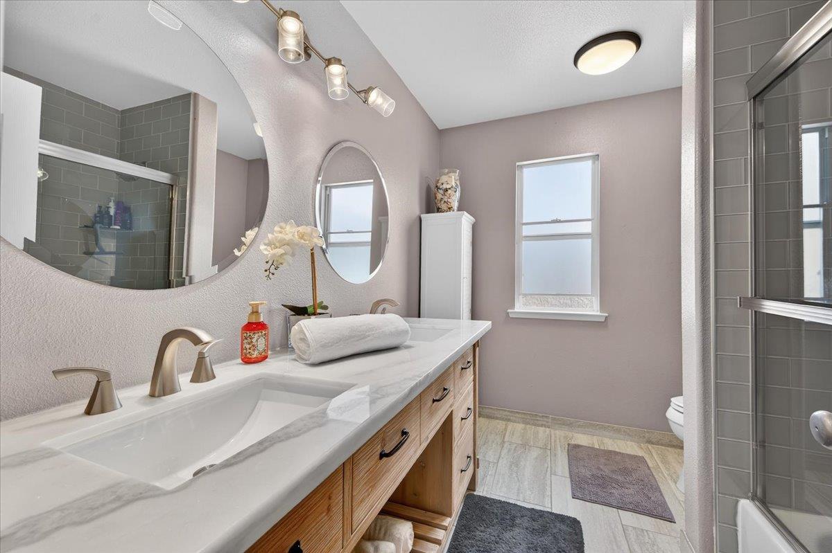 2885 E Ryan Ln, Fresno, CA 93720