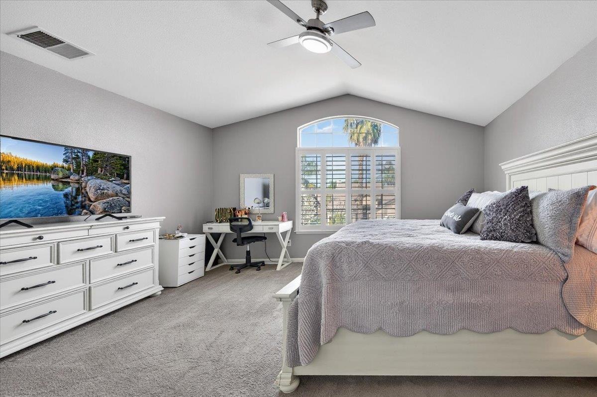 2885 E Ryan Ln, Fresno, CA 93720