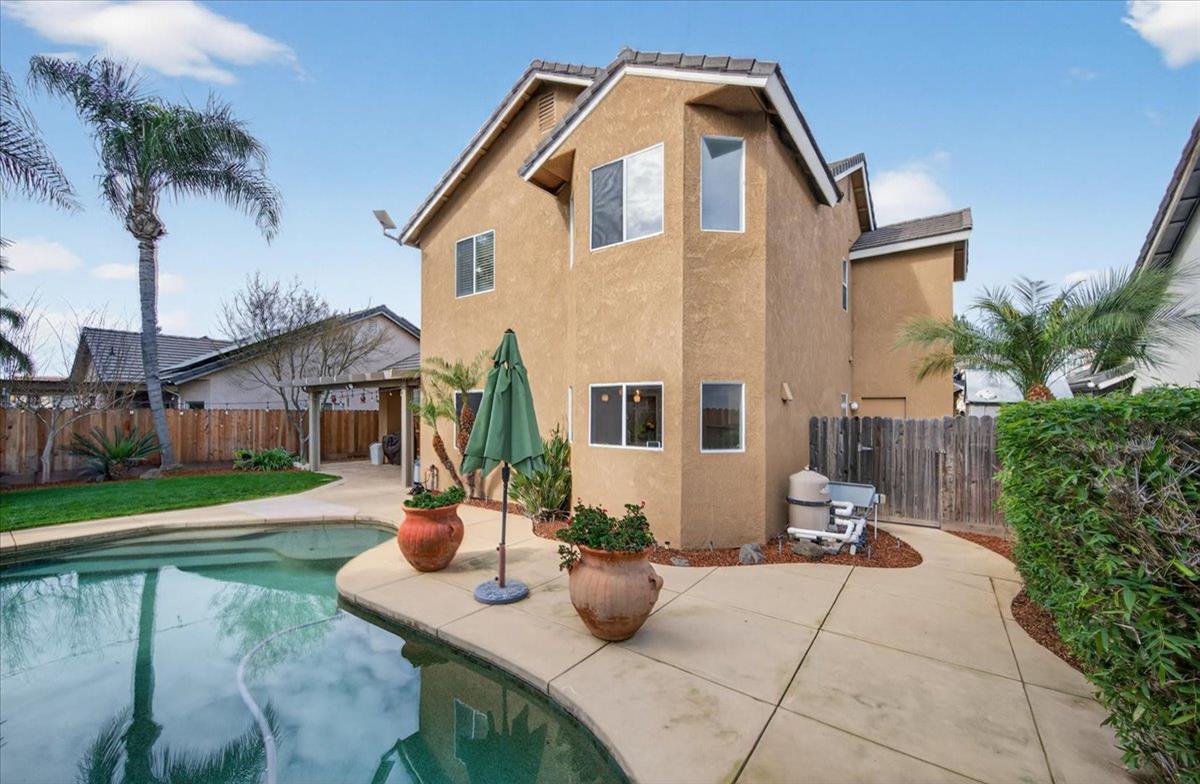 2885 E Ryan Ln, Fresno, CA 93720