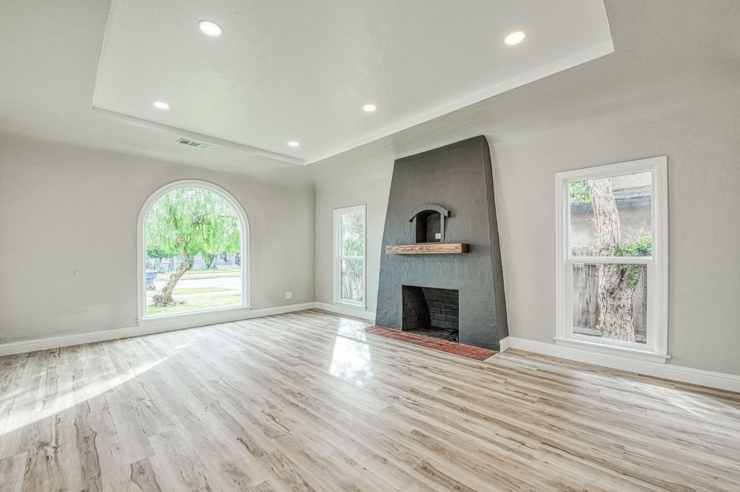 4345 E Iowa Ave, Fresno, CA 93702