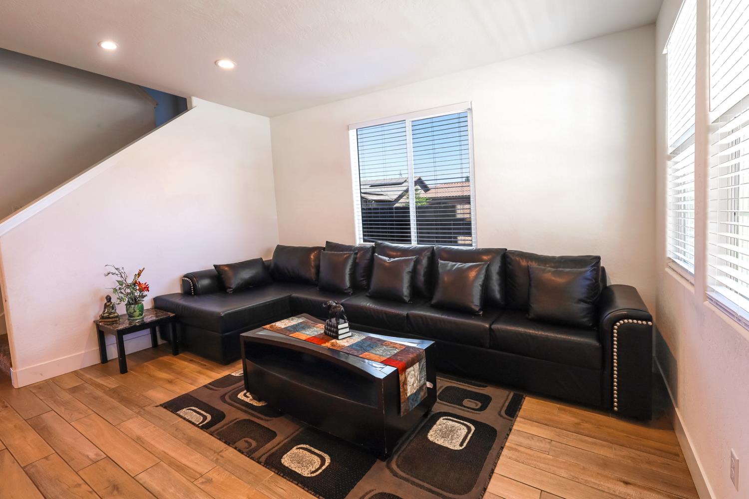 2701 N Dee Ann Ave, Fresno, CA 93727