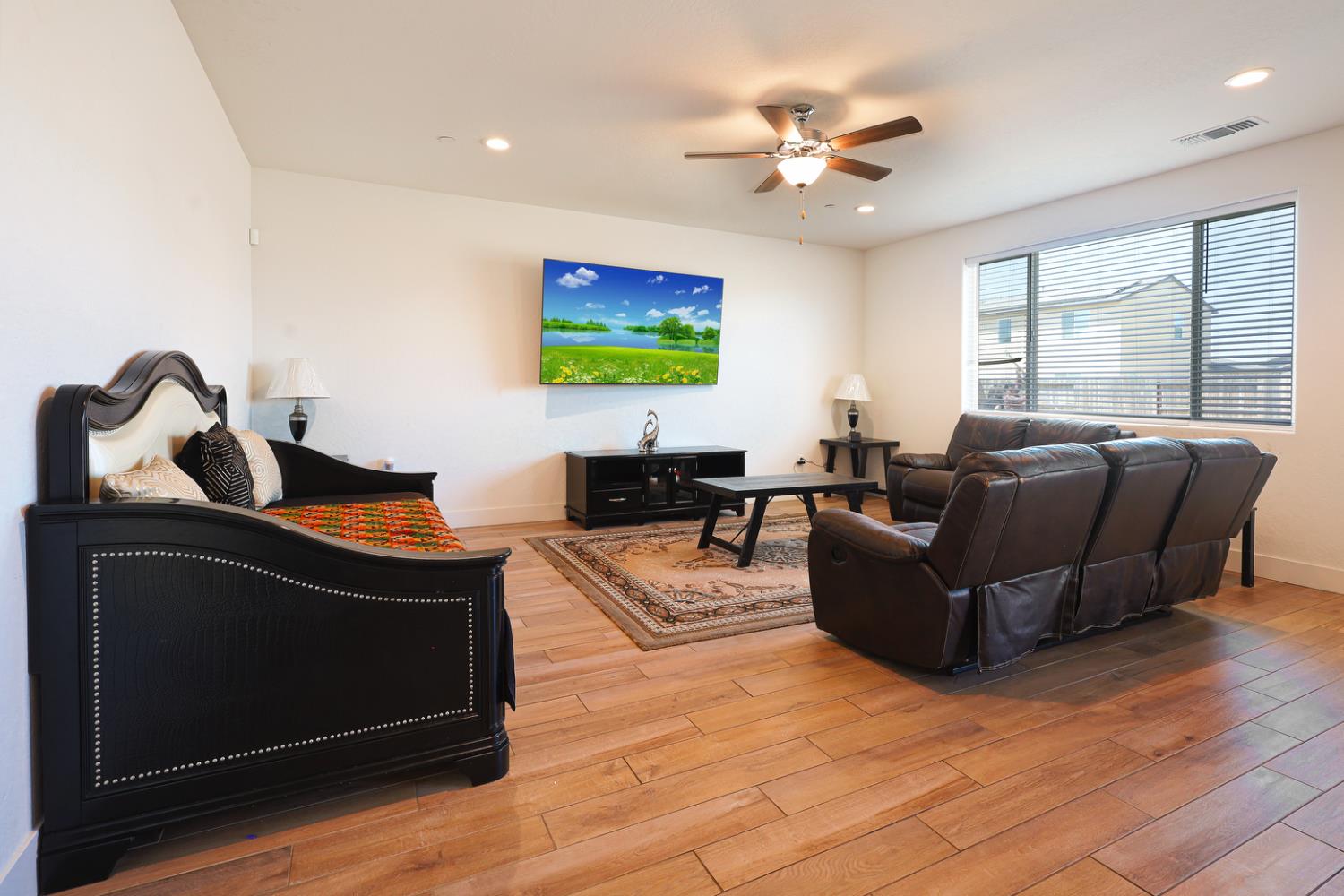 2701 N Dee Ann Ave, Fresno, CA 93727