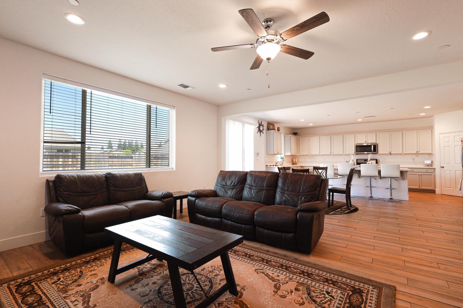 2701 N Dee Ann Ave, Fresno, CA 93727