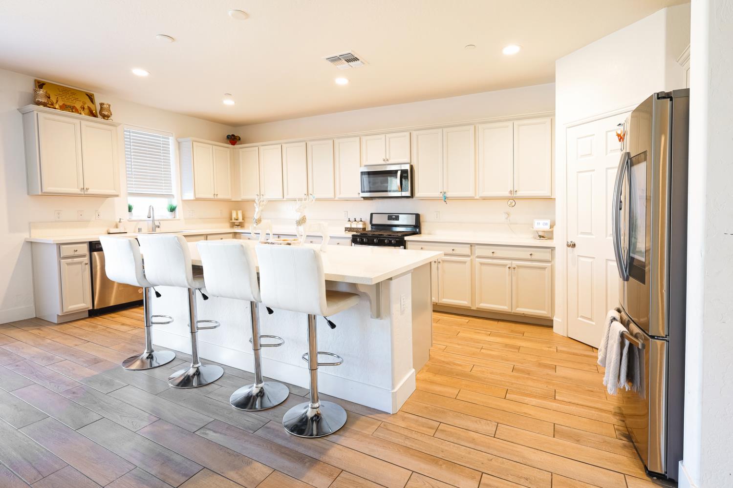 2701 N Dee Ann Ave, Fresno, CA 93727