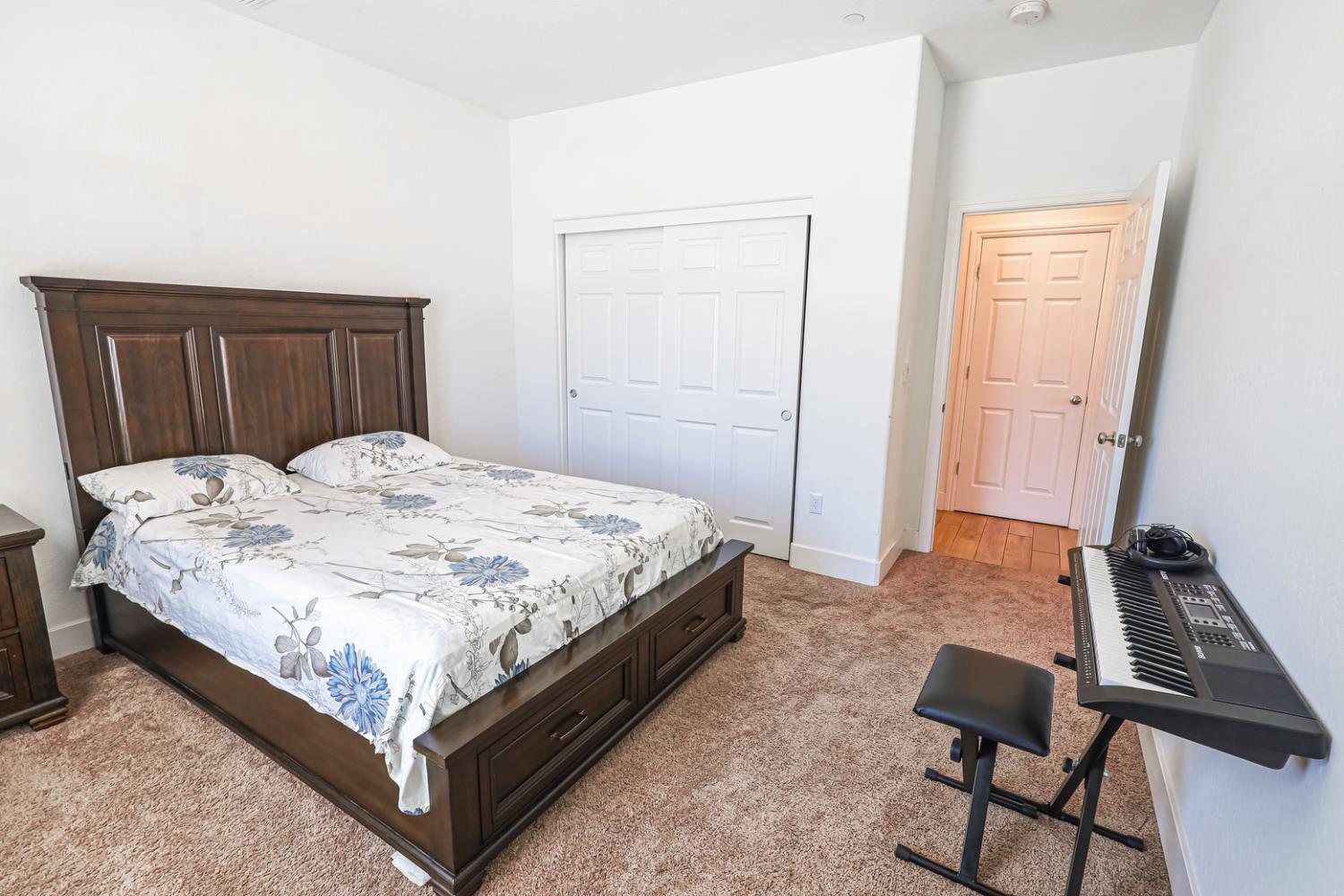 2701 N Dee Ann Ave, Fresno, CA 93727