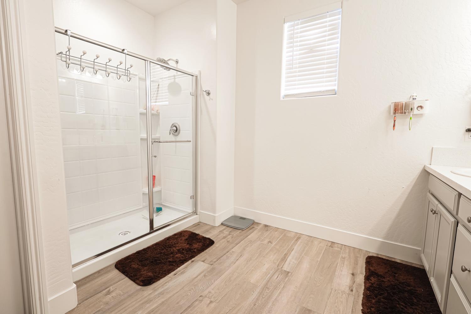 2701 N Dee Ann Ave, Fresno, CA 93727