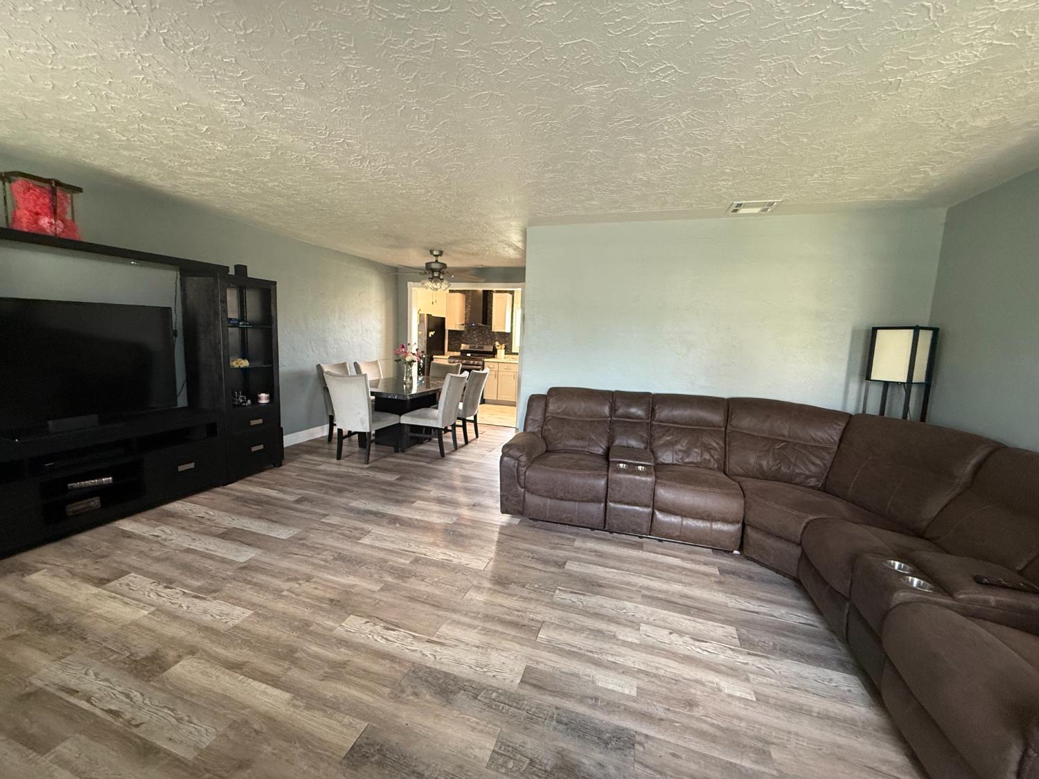 2445 N Millbrook Ave, Fresno, CA 93703