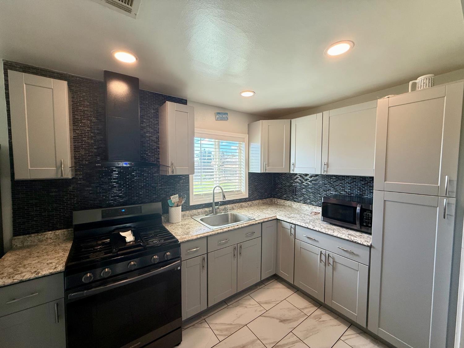 2445 N Millbrook Ave, Fresno, CA 93703