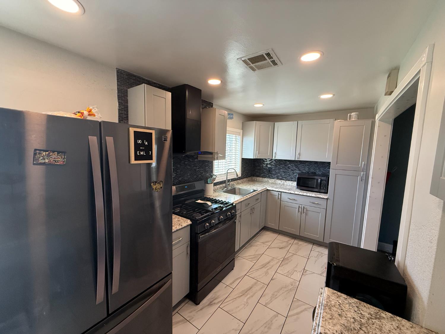 2445 N Millbrook Ave, Fresno, CA 93703