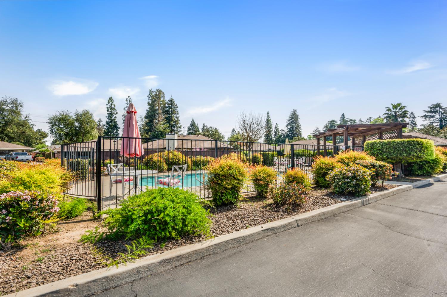 6323 N Marks Ave, Fresno, CA 93711