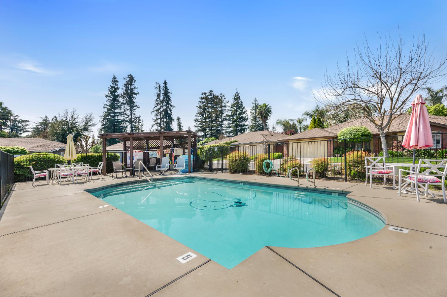 6323 N Marks Ave, Fresno, CA 93711