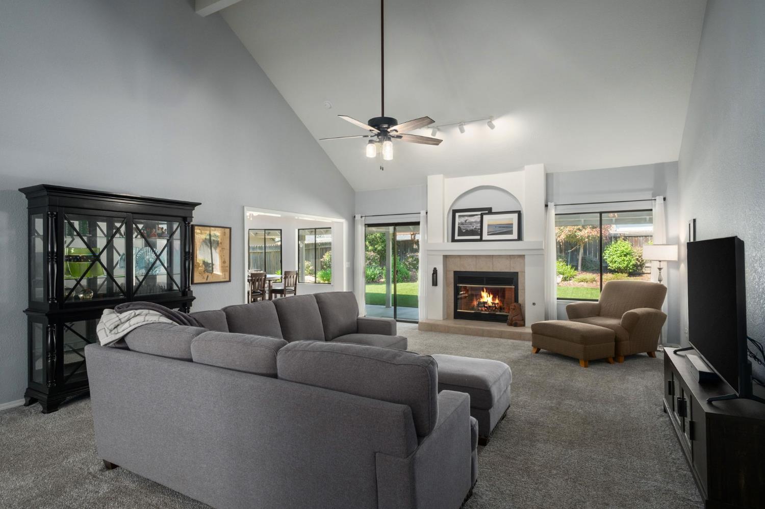 1554 E Omaha Ave, Fresno, CA 93720