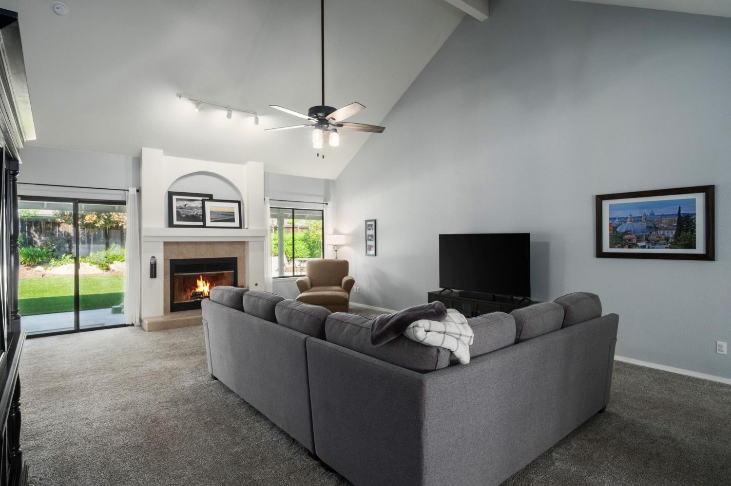 1554 E Omaha Ave, Fresno, CA 93720