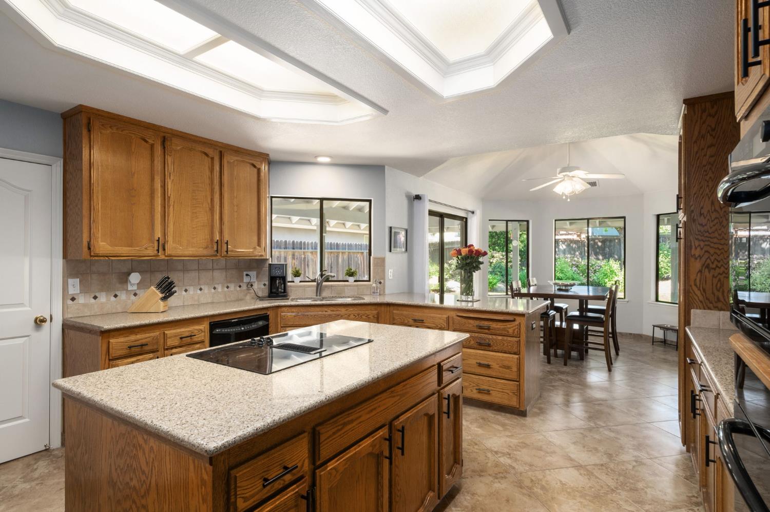 1554 E Omaha Ave, Fresno, CA 93720