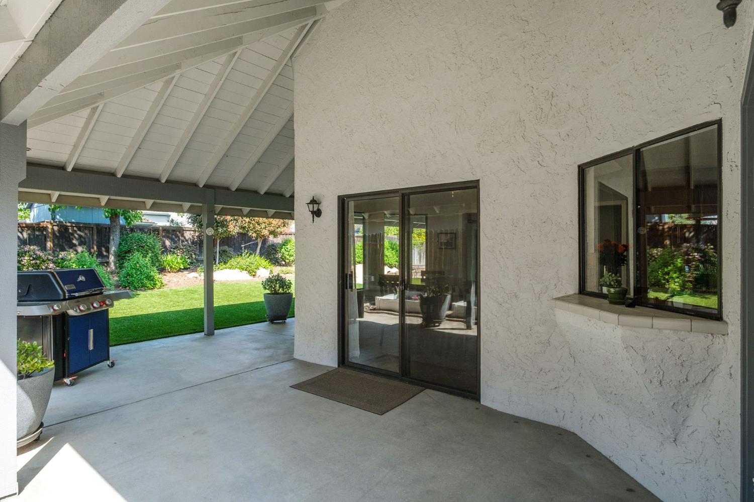 1554 E Omaha Ave, Fresno, CA 93720