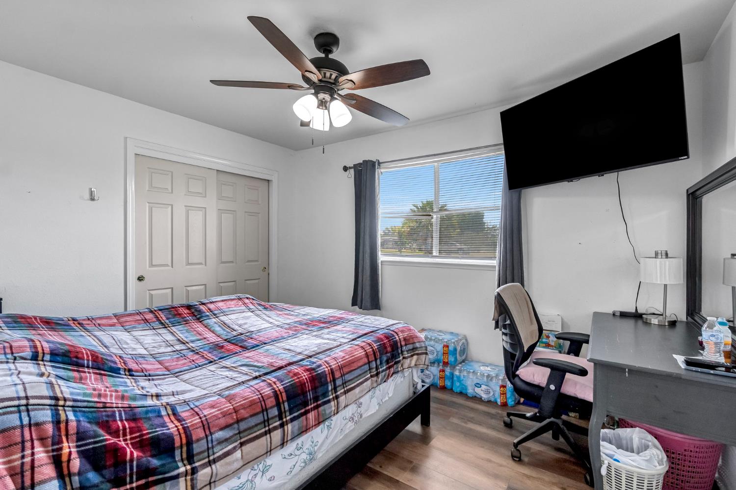 94 N Locan Ave, Fresno, CA 93737