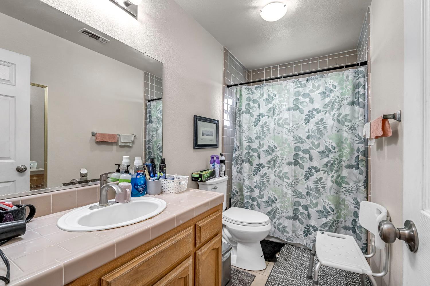 94 N Locan Ave, Fresno, CA 93737