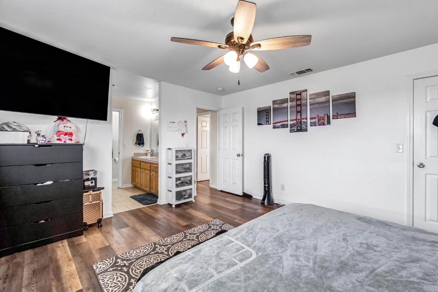 94 N Locan Ave, Fresno, CA 93737