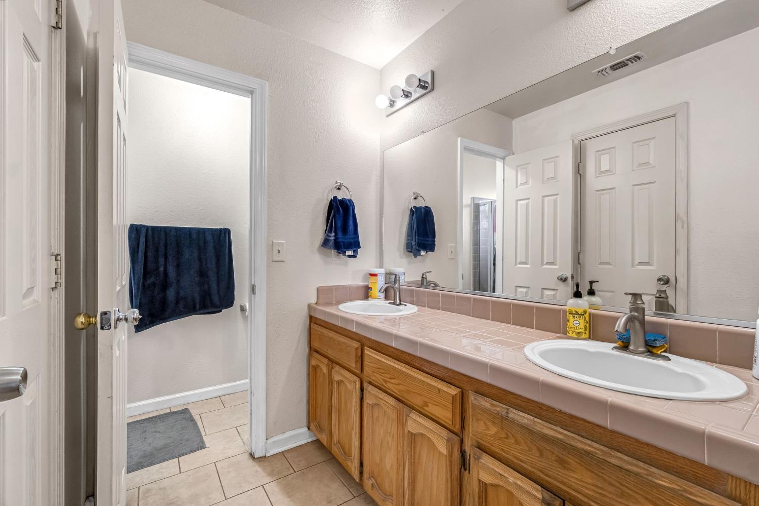 94 N Locan Ave, Fresno, CA 93737