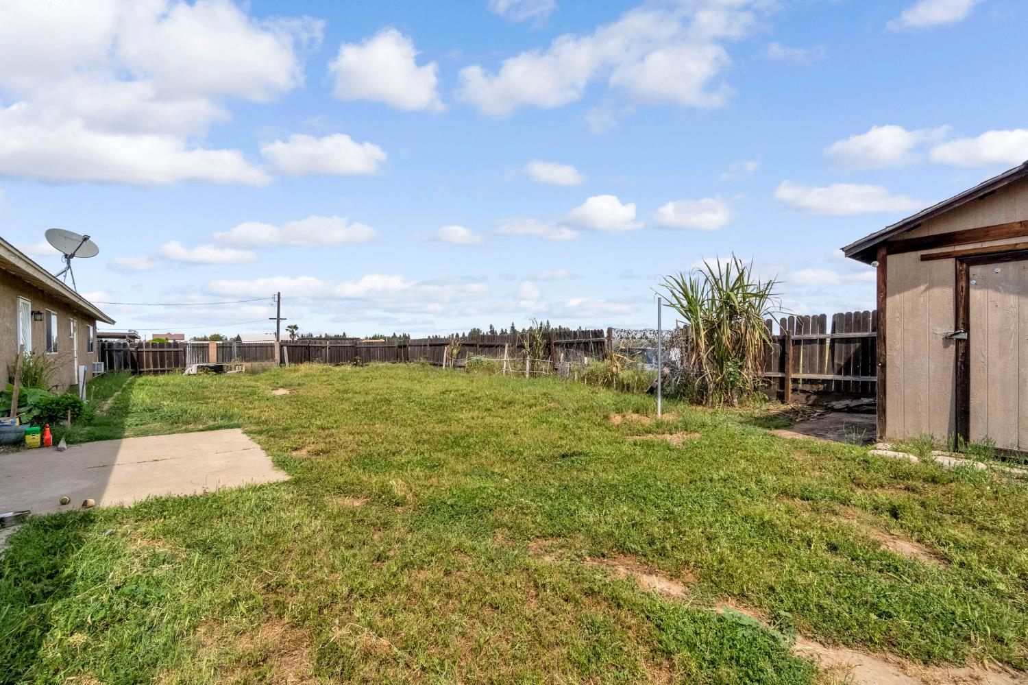 94 N Locan Ave, Fresno, CA 93737