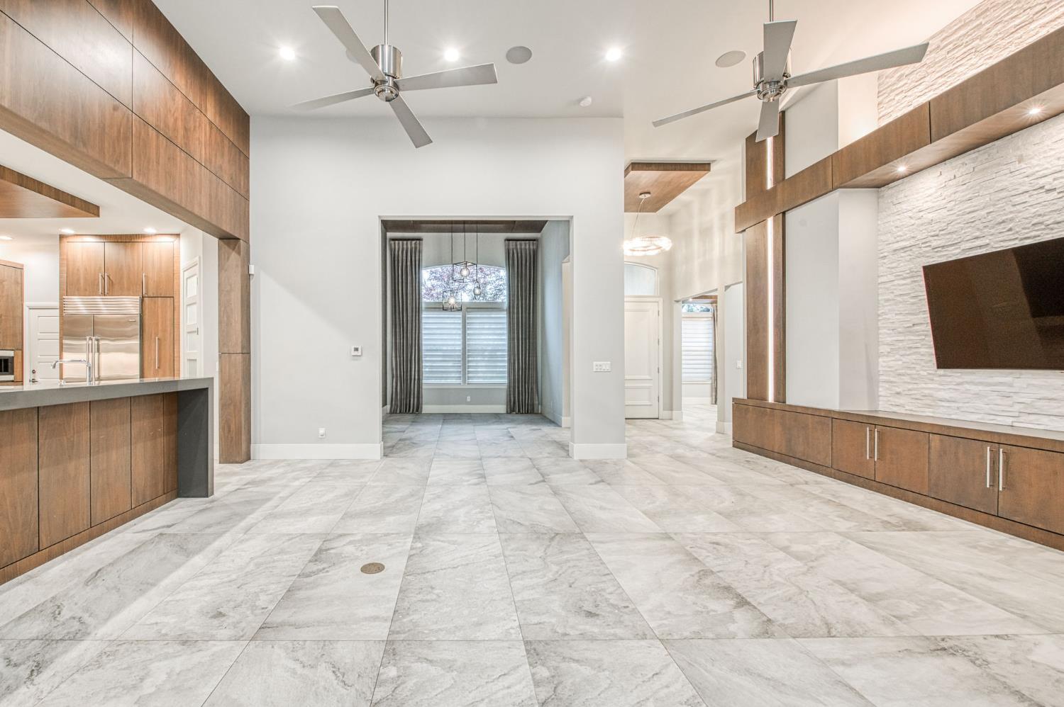 1553 E Golden Valley Way, Fresno, CA 93730