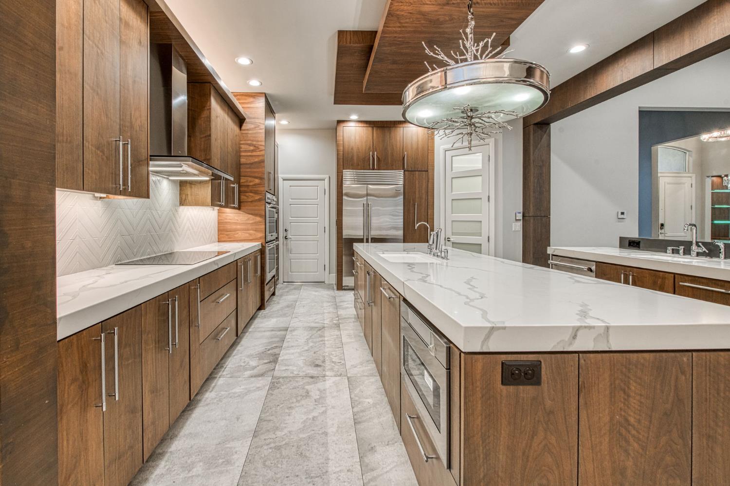 1553 E Golden Valley Way, Fresno, CA 93730