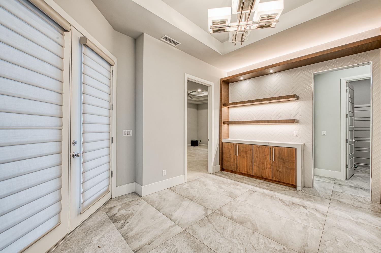 1553 E Golden Valley Way, Fresno, CA 93730