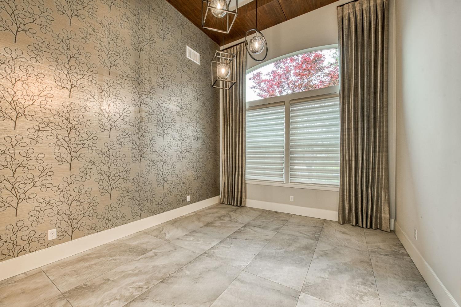 1553 E Golden Valley Way, Fresno, CA 93730