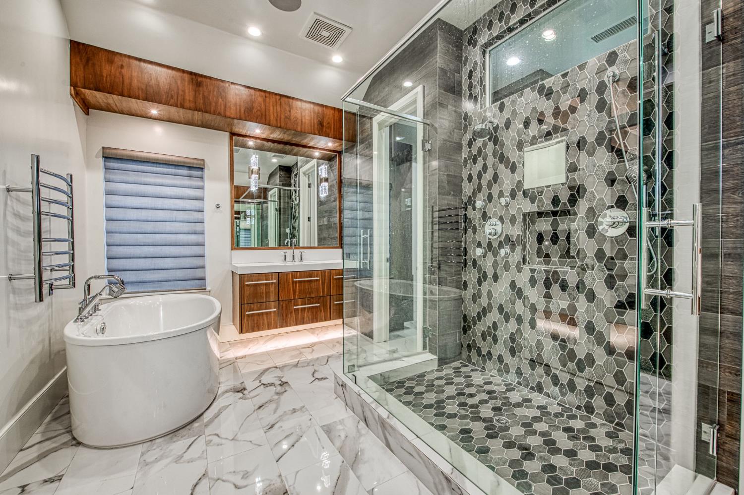 1553 E Golden Valley Way, Fresno, CA 93730