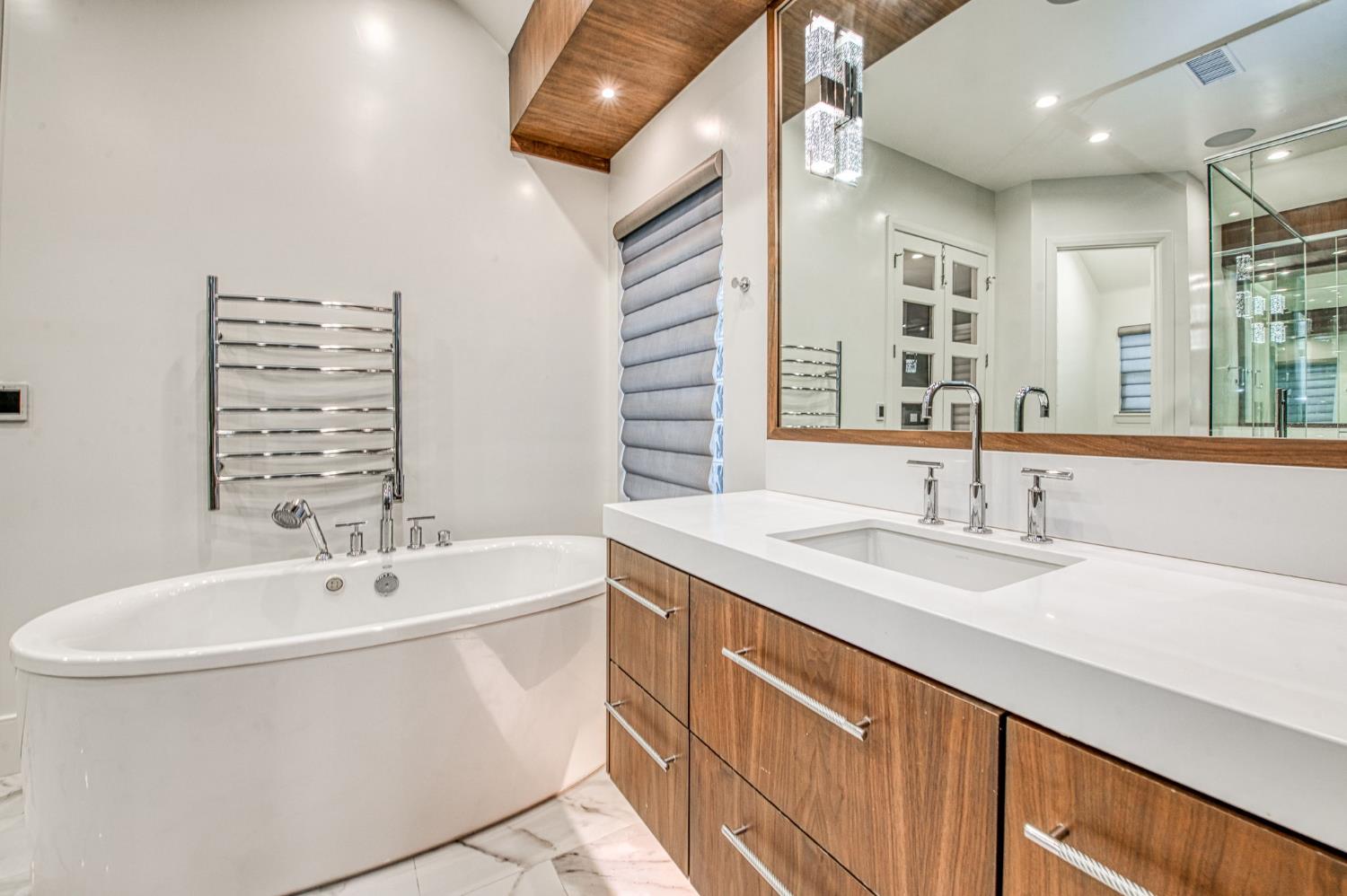 1553 E Golden Valley Way, Fresno, CA 93730