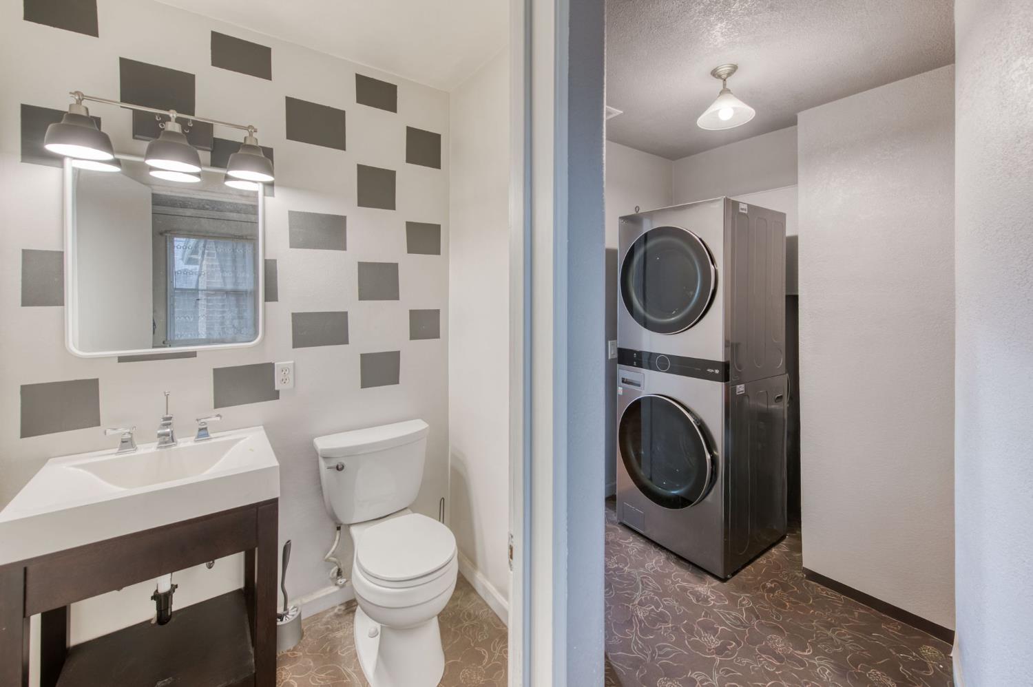 824 W Clinton Ave, Fresno, CA 93705