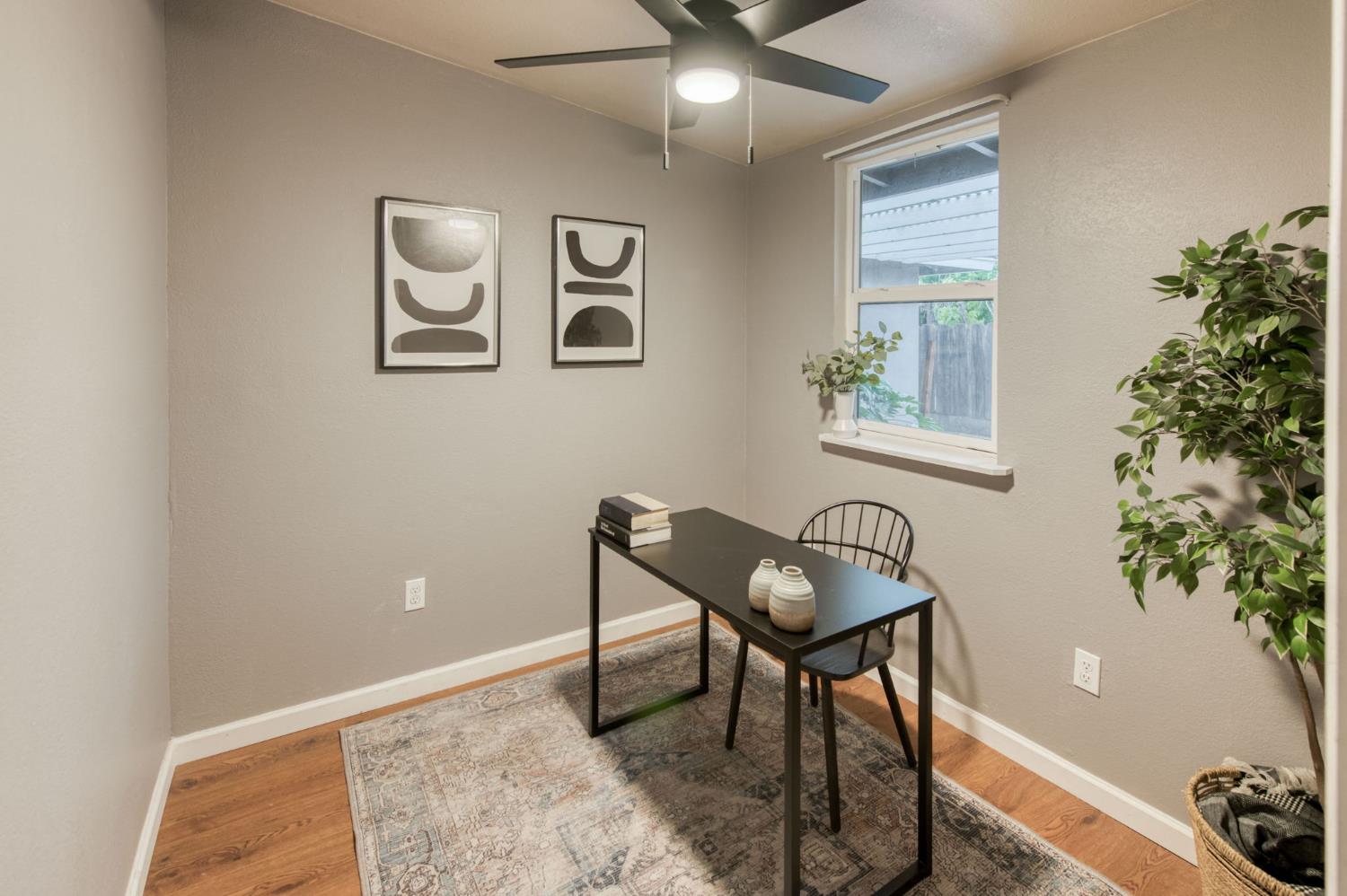 824 W Clinton Ave, Fresno, CA 93705