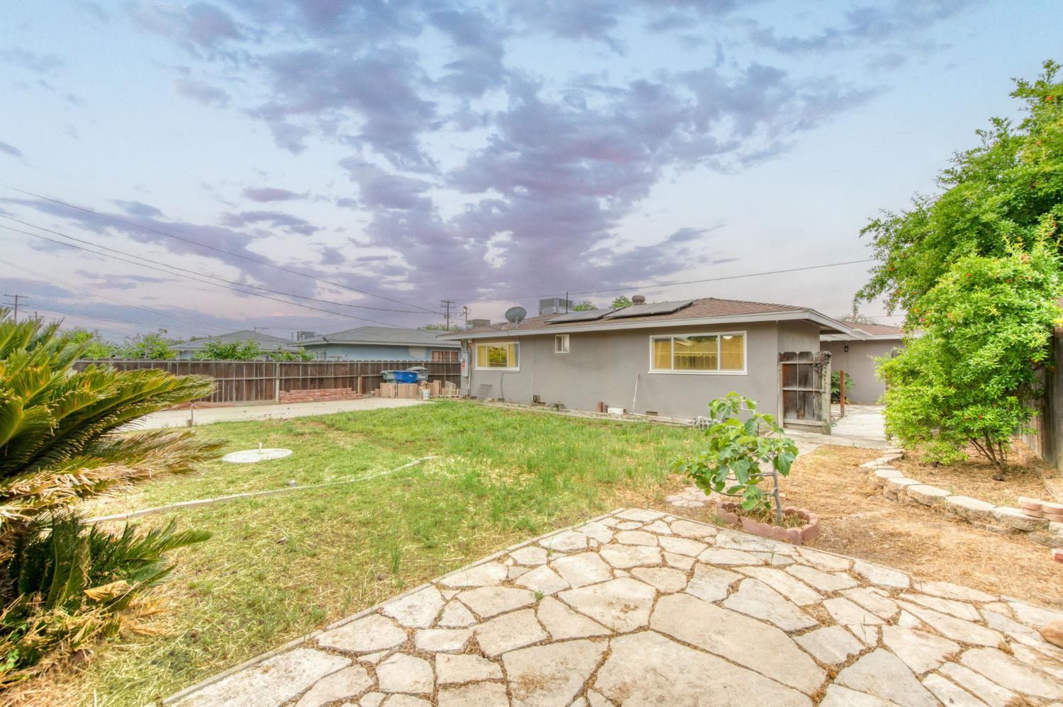 824 W Clinton Ave, Fresno, CA 93705