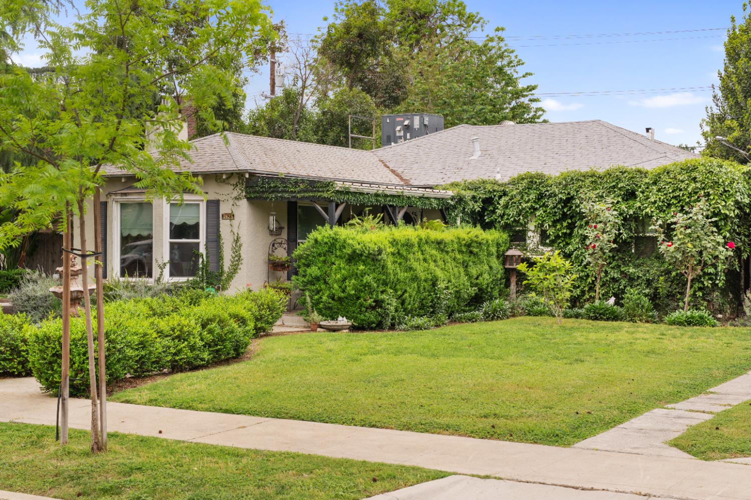 1925 N Arthur Ave, Fresno, CA 93705